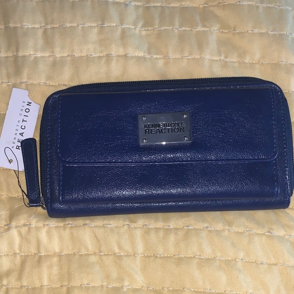 Kenneth Cole Reaction Navy Clutch - Picture 1 of 6